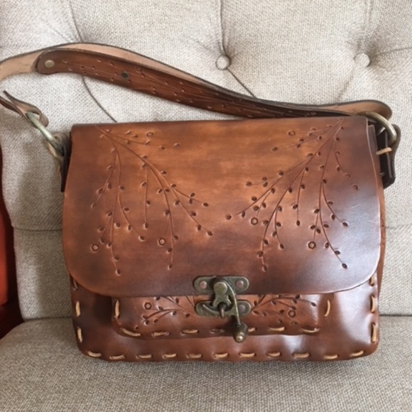 Vintage Handbags - 🆕 Handsewn Vintage Leather Bag